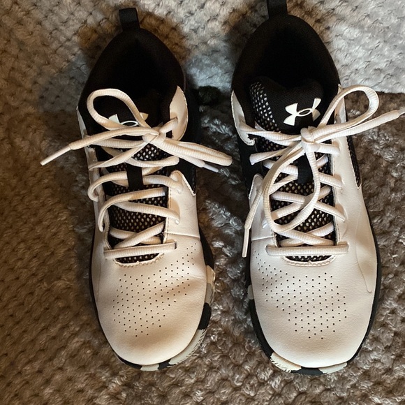 Boys under armor shoes, size 4.5 black and white lightly used  leather - Picture 3 of 4